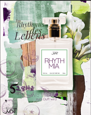 Rhythmia Manufaktur-Parfum Flakon vor salbeigrüner Collage mit weißen Blüten und dem Leitmotiv Im Rhythmus des Lebens