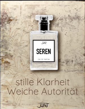 Seren Manufaktur-Parfum Flakon vor sandfarbener Textur mit feinen Lilien-Linien und dem Schriftzug stille Klarheit Weiche Autorität